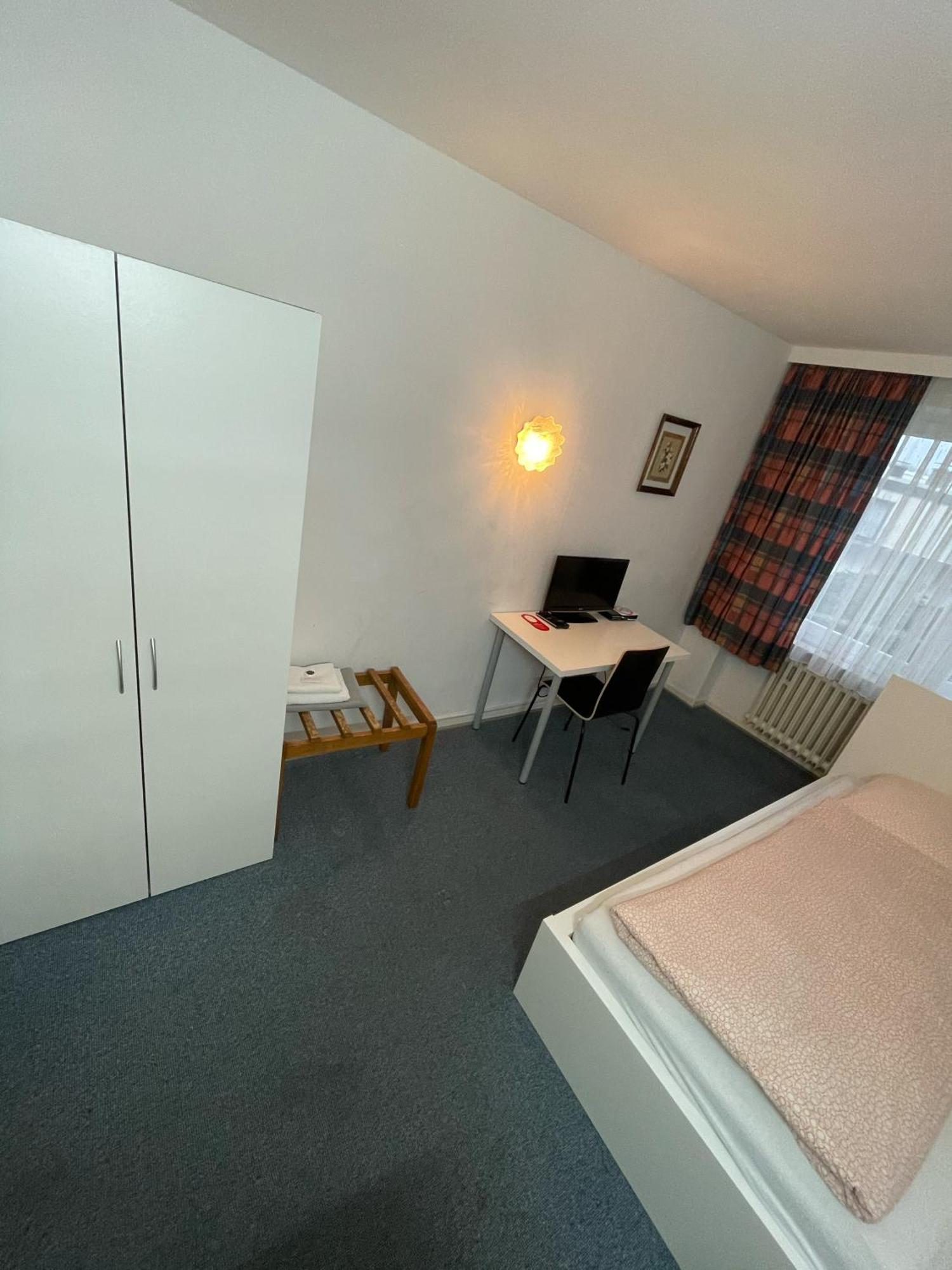 Haven Hotels - Hotel Am Stadion ليفركوزن الغرفة الصورة