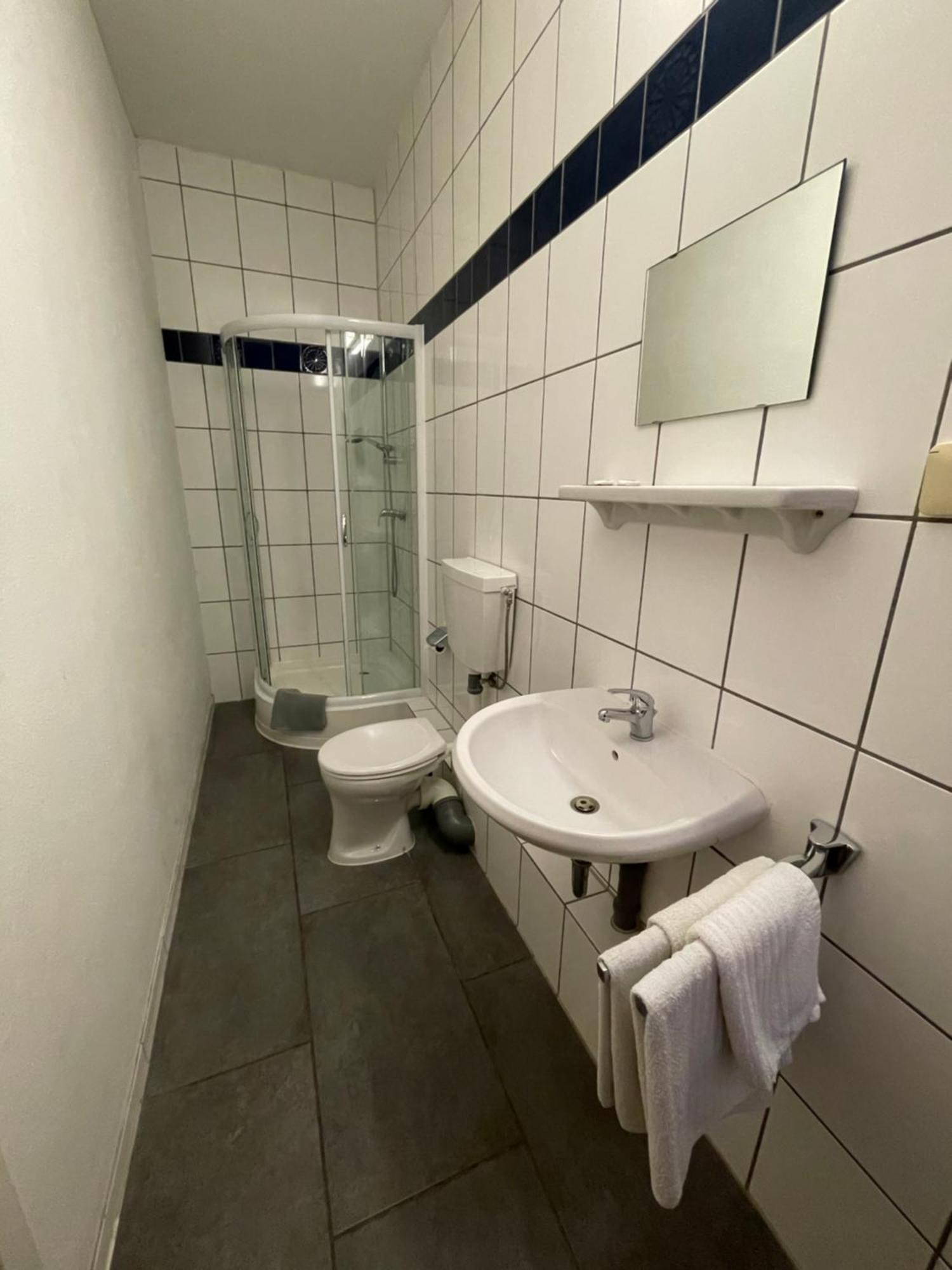 Haven Hotels - Hotel Am Stadion ليفركوزن الغرفة الصورة